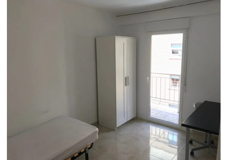 Mieszkanie do wynajęcia - Calle Jacomart Valencia, Hiszpania, 100 m², 363 USD (1394 PLN), NET-90213677