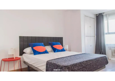 Mieszkanie do wynajęcia - Carrer Cirilo Amorós Valencia, Hiszpania, 163 m², 516 USD (2140 PLN), NET-90213884