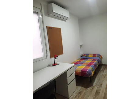 Mieszkanie do wynajęcia - Carrer Vall de Laguar Valencia, Hiszpania, 70 m², 557 USD (2155 PLN), NET-90224266