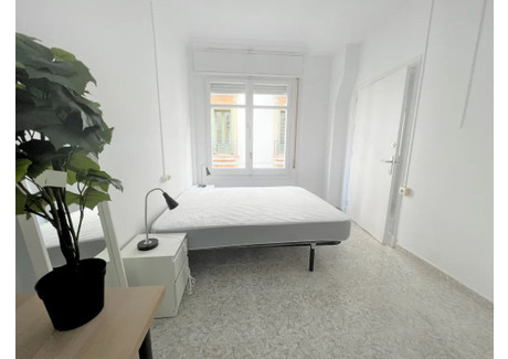 Mieszkanie do wynajęcia - Carrer de Muntaner Barcelona, Hiszpania, 400 m², 979 USD (4061 PLN), NET-90225258