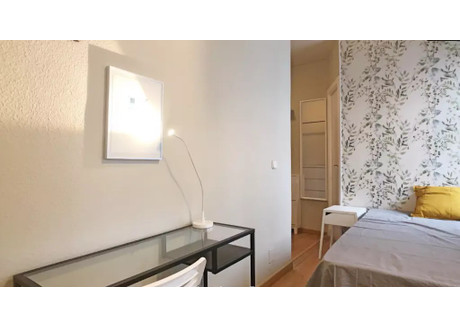 Mieszkanie do wynajęcia - Calle de Edgar Neville Madrid, Hiszpania, 150 m², 713 USD (2979 PLN), NET-90235650