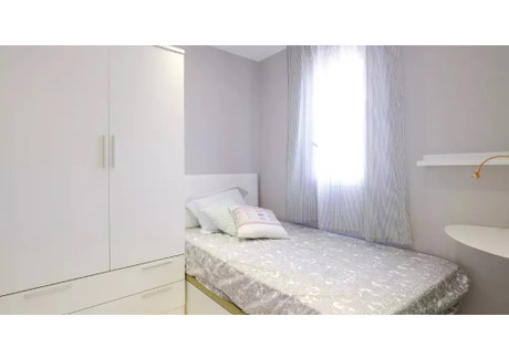 Mieszkanie do wynajęcia - Calle de Rosa de Silva Madrid, Hiszpania, 220 m², 709 USD (2721 PLN), NET-90235879