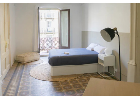 Mieszkanie do wynajęcia - Carrer de Trafalgar Barcelona, Hiszpania, 211 m², 1168 USD (4707 PLN), NET-90236939