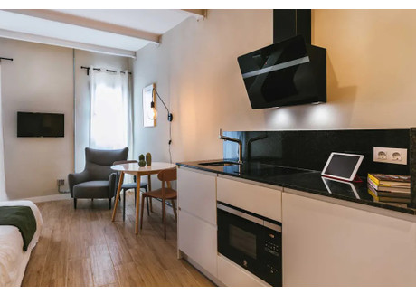 Dom do wynajęcia - Carrer de Freixures Barcelona, Hiszpania, 30 m², 1205 USD (5035 PLN), NET-90239502