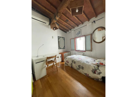 Mieszkanie do wynajęcia - Via dei Castellani Florence, Włochy, 143 m², 780 USD (3197 PLN), NET-90239971