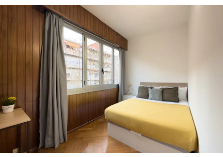 Mieszkanie do wynajęcia - Carrer de Benet Mateu Barcelona, Hiszpania, 100 m², 789 USD (3086 PLN), NET-90231251