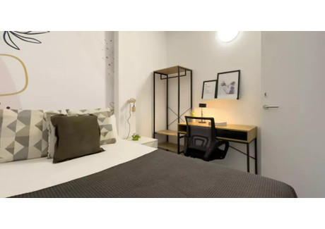 Mieszkanie do wynajęcia - Carrer de Roger de Llúria Barcelona, Hiszpania, 98 m², 689 USD (2696 PLN), NET-90231643