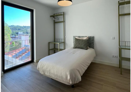 Mieszkanie do wynajęcia - Rua Abel Botelho Lisbon, Portugalia, 140 m², 734 USD (3066 PLN), NET-90248094