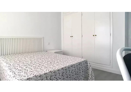 Mieszkanie do wynajęcia - Calle de Rosario Pino Madrid, Hiszpania, 200 m², 699 USD (2801 PLN), NET-90241256