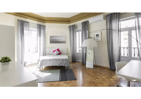 Mieszkanie do wynajęcia - Calle de San Bernardo Madrid, Hiszpania, 260 m², 779 USD (3070 PLN), NET-90241283