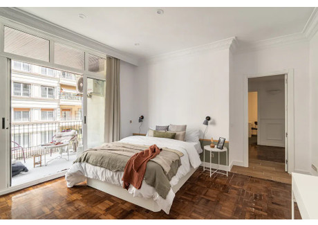 Mieszkanie do wynajęcia - Carrer de Balmes Barcelona, Hiszpania, 200 m², 1026 USD (3938 PLN), NET-90250174