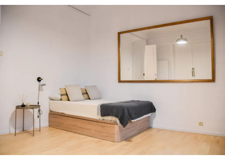 Mieszkanie do wynajęcia - Carrer de Roger de Llúria Barcelona, Hiszpania, 350 m², 923 USD (3555 PLN), NET-90250667