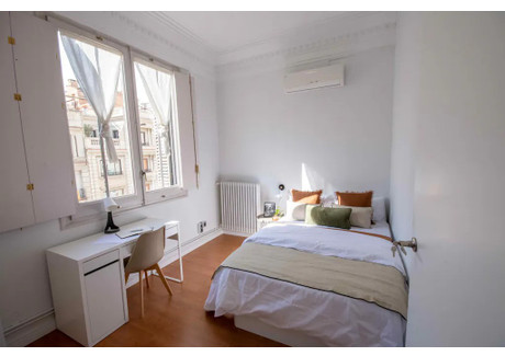 Mieszkanie do wynajęcia - Carrer de Balmes Barcelona, Hiszpania, 200 m², 766 USD (3201 PLN), NET-90250745