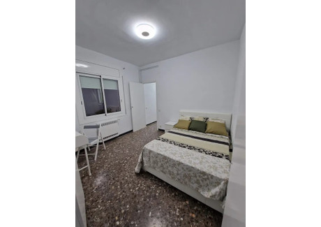 Mieszkanie do wynajęcia - Carrer de la Mare de Déu de la Salut Barcelona, Hiszpania, 130 m², 729 USD (2983 PLN), NET-90935070