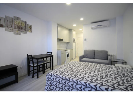 Mieszkanie do wynajęcia - Calle de Monederos Madrid, Hiszpania, 40 m², 839 USD (3305 PLN), NET-90986920