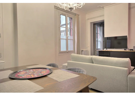 Mieszkanie do wynajęcia - Rue Rodier Paris, Francja, 62 m², 3335 USD (13 074 PLN), NET-91089597