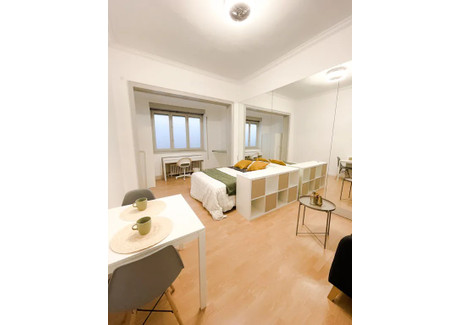 Mieszkanie do wynajęcia - Carrer de Muntaner Barcelona, Hiszpania, 280 m², 802 USD (3281 PLN), NET-91826428