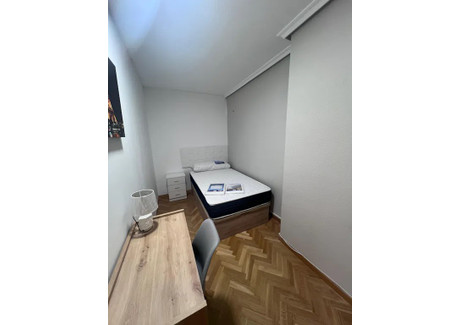 Mieszkanie do wynajęcia - Calle de Caleruega Madrid, Hiszpania, 160 m², 503 USD (2102 PLN), NET-93308142