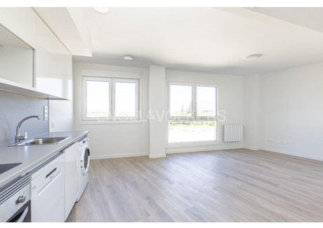 Mieszkanie do wynajęcia - Madrid, Hiszpania, 62 m², 1444 USD (5647 PLN), NET-97884510