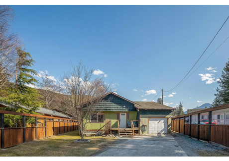 Dom na sprzedaż - 23 BRACKEN PARKWAY Squamish, Kanada, 159,79 m², 834 097 USD (3 419 797 PLN), NET-99152493