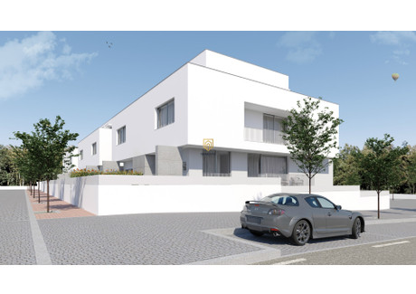 Komercyjne na sprzedaż - Porto, Maia, Castêlo da Maia, Portugal Maia, Portugalia, 328 m², 509 748 USD (2 089 968 PLN), NET-88955028