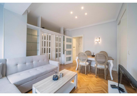 Mieszkanie do wynajęcia - Calle del Poeta Joan Maragall Madrid, Hiszpania, 40 m², 2181 USD (8591 PLN), NET-93706897