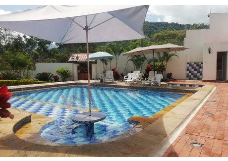 Dom na sprzedaż - La Mesa, Cundinamarca, Colombia La Mesa, Kolumbia, 2142 m², 295 592 USD (1 226 706 PLN), NET-93549030