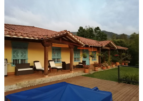 Dom na sprzedaż - 6RJJ+H2, Guatapé, Antioquia, Colombia Guatapé, Kolumbia, 400 m², 266 721 USD (1 106 894 PLN), NET-102196358