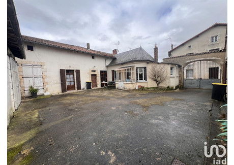 Dom na sprzedaż - Savigne, Francja, 205 m², 99 120 USD (390 534 PLN), NET-95978881