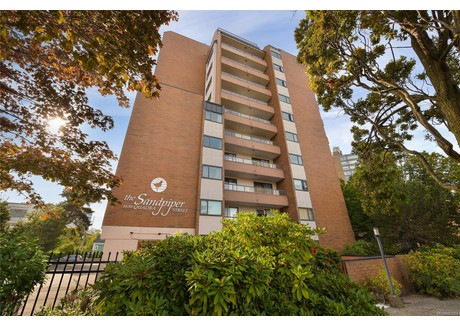 Dom na sprzedaż - 1630 Quadra St Victoria, Kanada, 52 m², 264 350 USD (1 017 746 PLN), NET-99259703