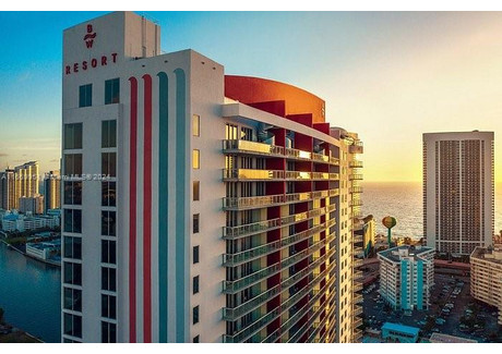 Dom na sprzedaż - 2602 Hallandale Beach Blvd Hallandale Beach, Usa, 95 m², 580 000 USD (2 267 800 PLN), NET-101067012