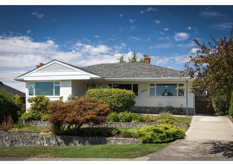 Dom na sprzedaż - 3042 Larkdowne Rd Oak Bay, Kanada, 290 m², 1 299 784 USD (5 160 144 PLN), NET-101647069