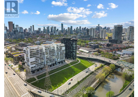 Mieszkanie na sprzedaż - 51 Trolley Crescent Toronto (Moss Park), Kanada, 46 m², 352 807 USD (1 435 923 PLN), NET-101647932