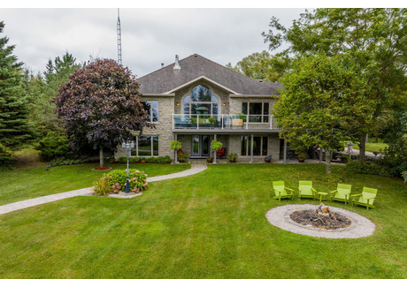 Dom na sprzedaż - 75 Kawartha Lakes County Rd Kawartha Lakes, Kanada, 3953 m², 2 683 607 USD (10 868 609 PLN), NET-91843994