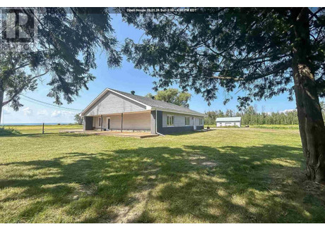 Dom na sprzedaż - 39 Lakeshore Drive Echo Bay, Laird Twp, Kanada, 213,68 m², 555 782 USD (2 262 032 PLN), NET-100464620