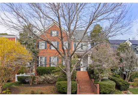 Dom na sprzedaż - 506 Parkview Crescent Chapel Hill, Usa, 322,09 m², 975 000 USD (3 890 250 PLN), NET-95824458