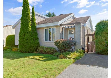 Dom na sprzedaż - 30 Rue des Jonquilles, Salaberry-de-Valleyfield, QC J6S6B6, CA Salaberry-De-Valleyfield, Kanada, 1123 m², 325 719 USD (1 276 820 PLN), NET-101063153