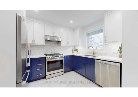 Dom na sprzedaż - 83 Chestnut Cres Toronto, Kanada, 102,19 m², 628 807 USD (2 578 110 PLN), NET-102327037